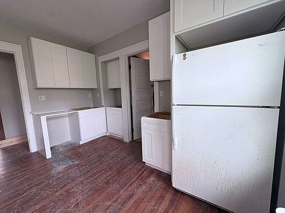4th image of 54 Hubinger St