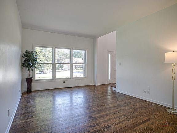 4th image of 614 Aspen Ct