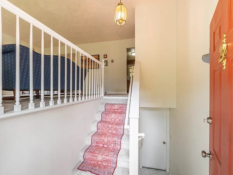 2056 Chelsea Lanestate College — Photo 10