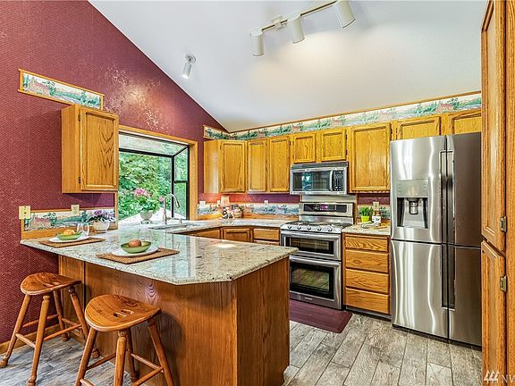 Breakfast Bar Dining, Pantry & Hutch/Buffet Storage.  KitchenAid Stainless Appliances Include Double Oven Gas Range w/Grill/Griddle Attachments.  Refrigerator Included - Multi-Use Fridge/Freezer Options.