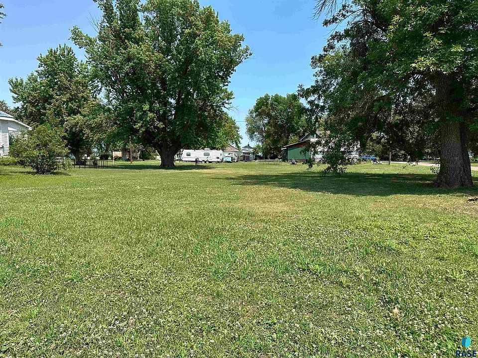 2nd image of E Iowa St
