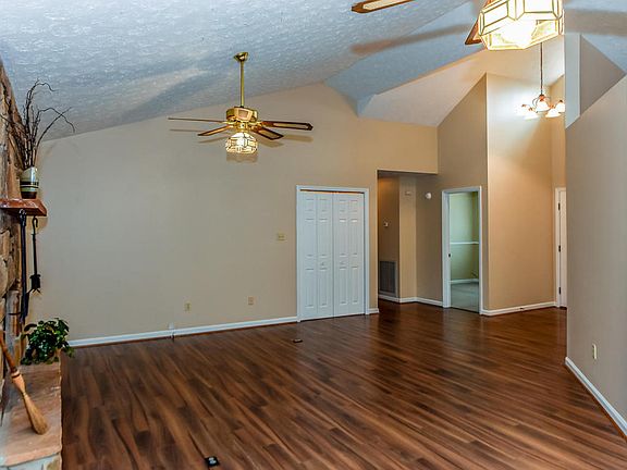 4th image of 1545 Fox Hollow Trl
