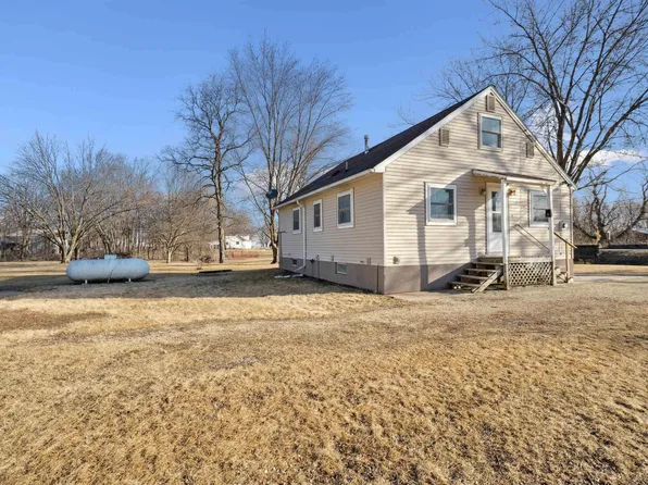 705 1st St N, Maynard, IA 50655