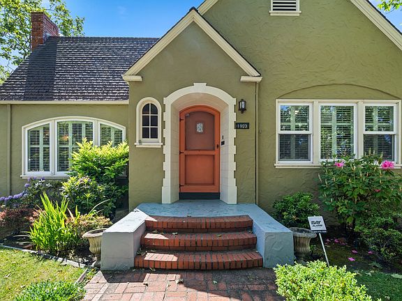 4th image of 1903 Brewster Ave