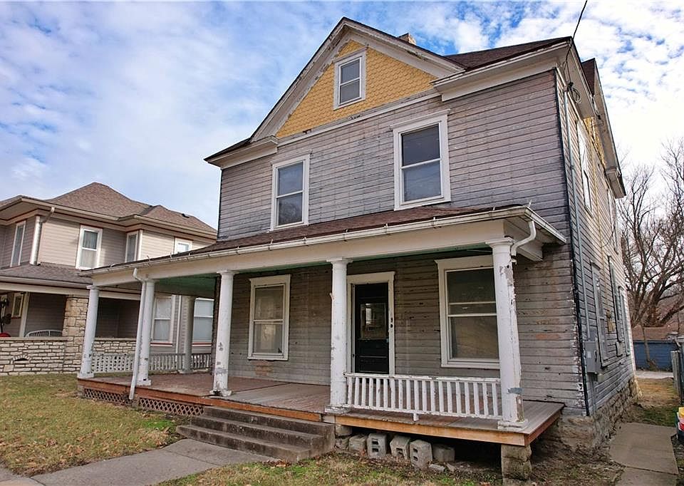 1st image of 409 E Broadway St