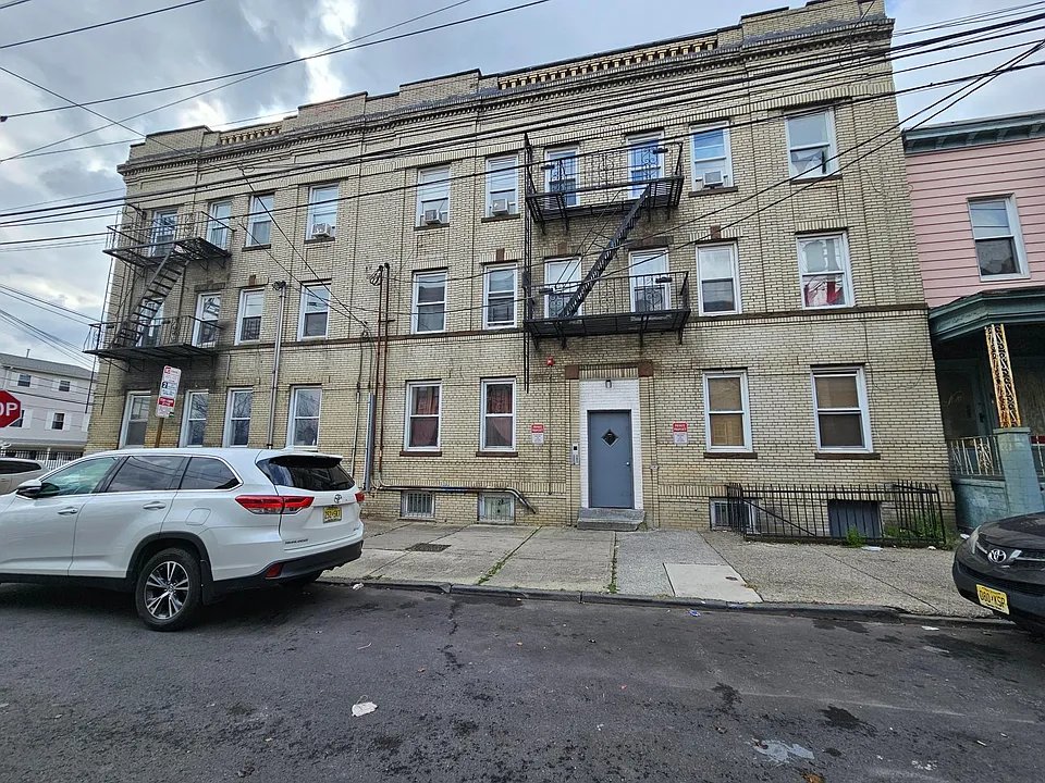9 Vroom St #3B