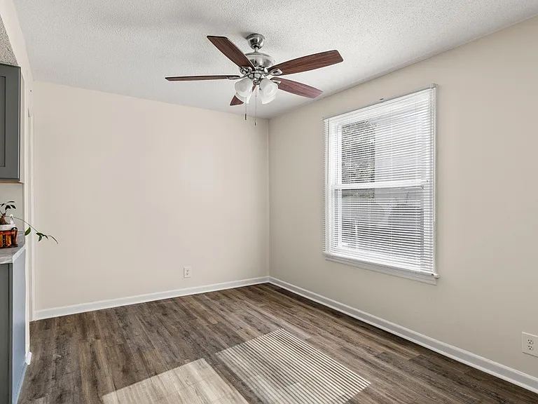 New Hanover Village Apartments — Photo 9