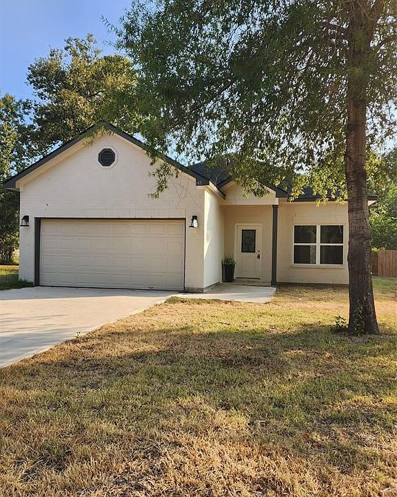 1st image of 148 Bending Oaks Ln