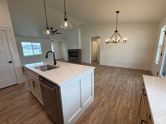 4th image of 338 Brentwood Block Lot 14-1