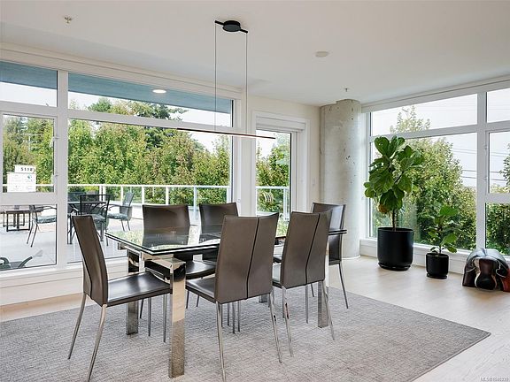 3rd image of 5118 Cordova Bay Rd #M102