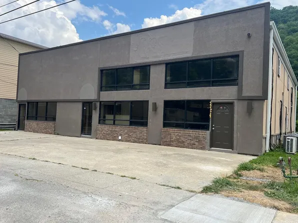 1152 Riverside Dr, Prestonsburg, KY 41653