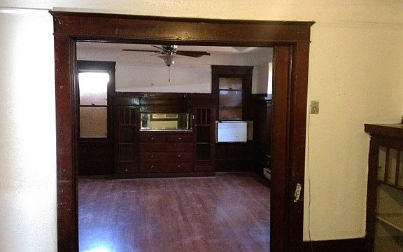3rd image of 713 E Clay St