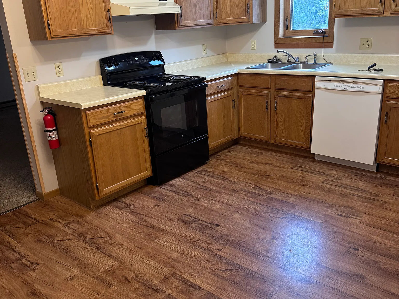 2 bed, 1.5 bath, $1,495 — Photo 2