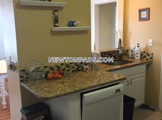 1208 Chestnut St #2R, Newton, MA 02464