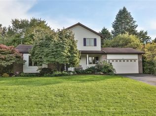 11 Canterbury Trl, Fairport, NY 14450