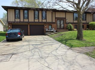 12 Kenfield Cir, Bloomington, IL