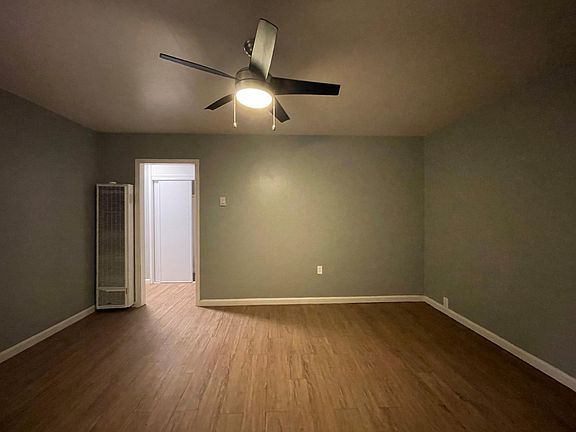 2nd image of 4377 Clairemont Dr #4377