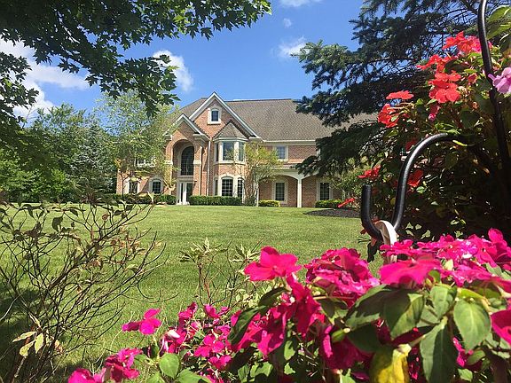 2nd image of 10989 Woodlake Dr