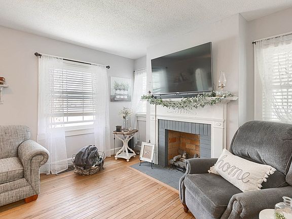 4th image of 50 Colonial Ct
