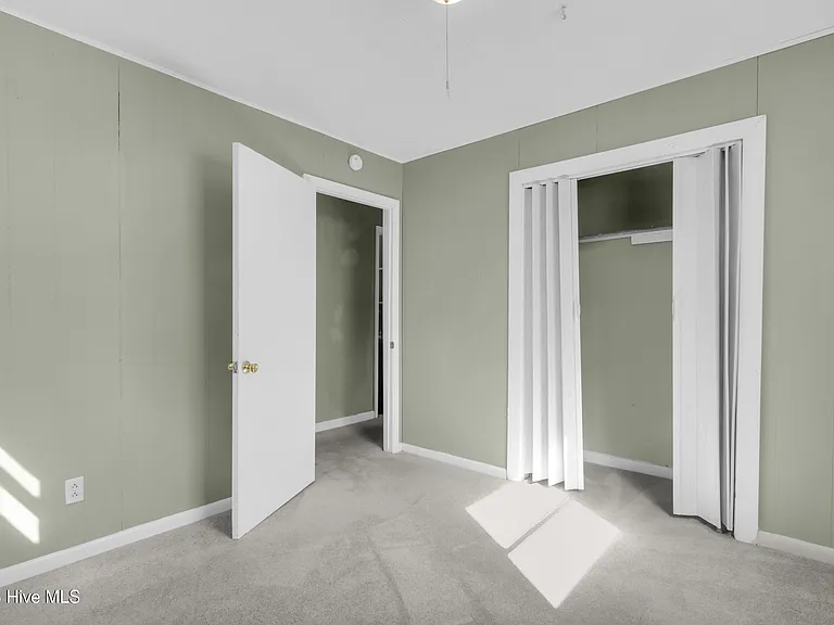 304 N B St — Photo 11
