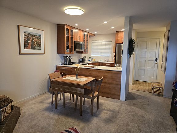 4th image of 30 Harborview Dr Unit 4