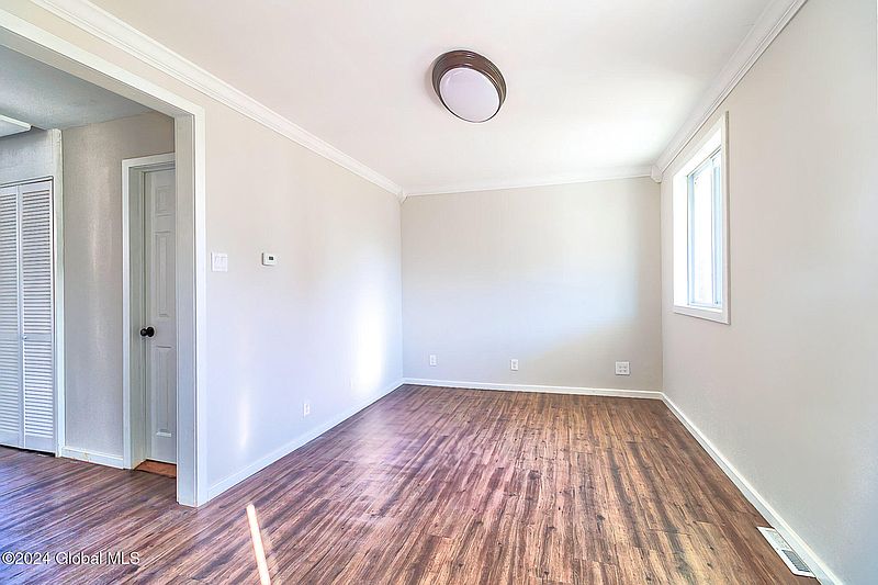 3rd image of 23 Cromer Avenue