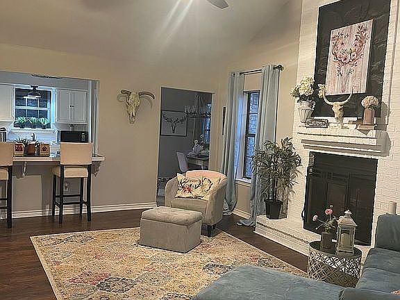 4th image of 416 Edgewood Cir