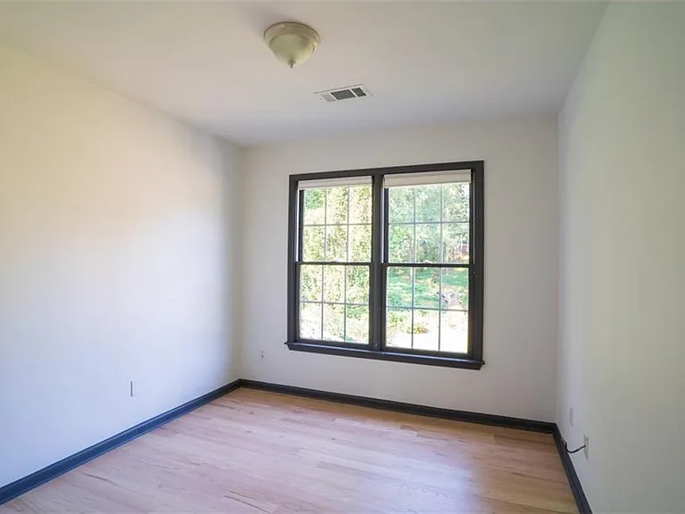 931 Fern Ave SE — Photo 12