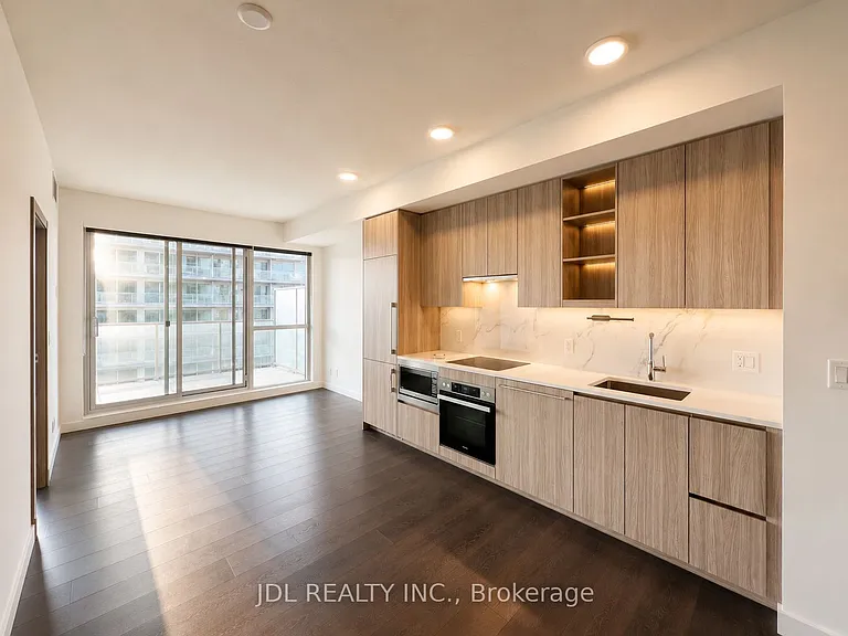 27 McMahon Dr #1107 — Photo 3