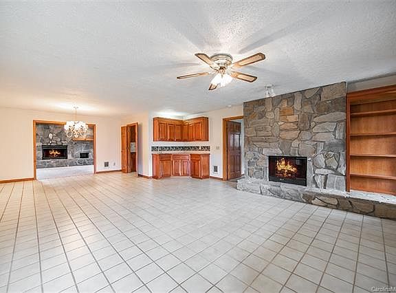 5th image of 635 Country Club Dr
