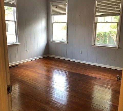 5th image of 901 Maupas Ave
