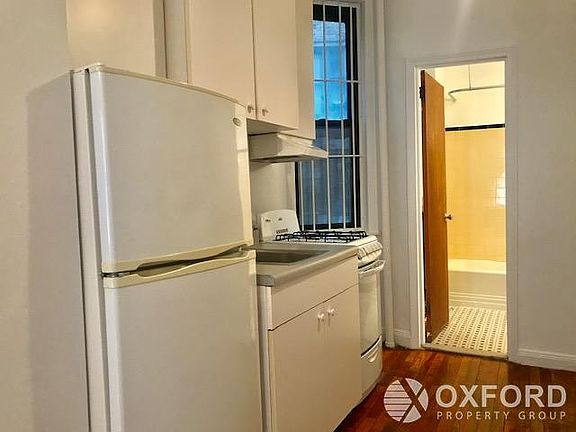 5th image of 306 E 78th St APT 3A