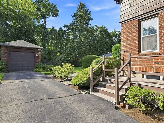 3rd image of 5 Weston Rd