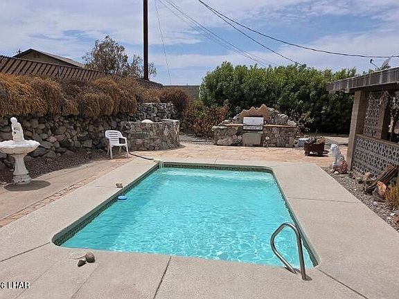 2nd image of 1940 Papago Dr