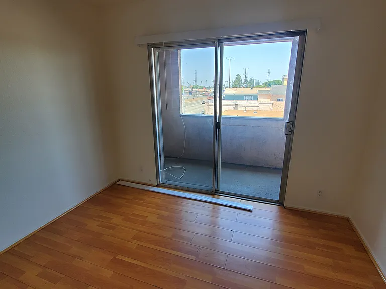 855 W 102nd St #7 — Photo 16