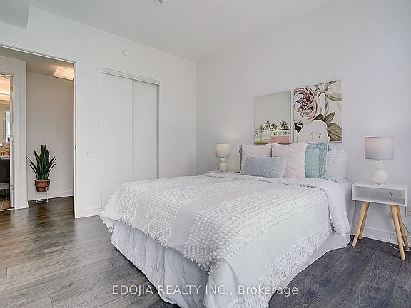 5th image of 3 Gloucester St #3502