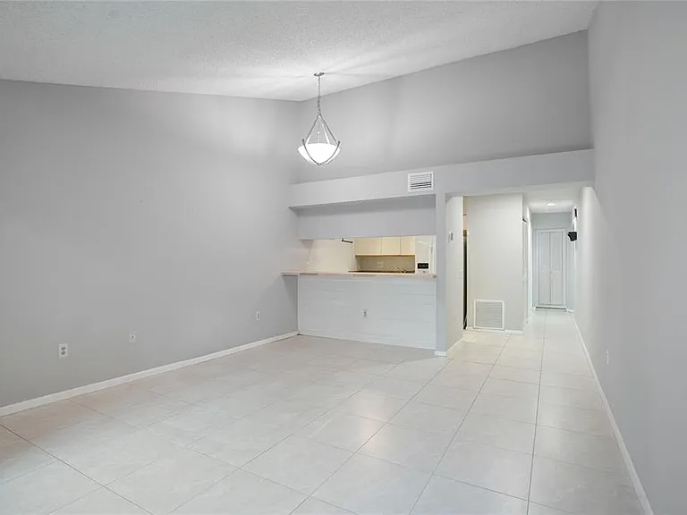 4717 Winslow Beacon #7 — Photo 13