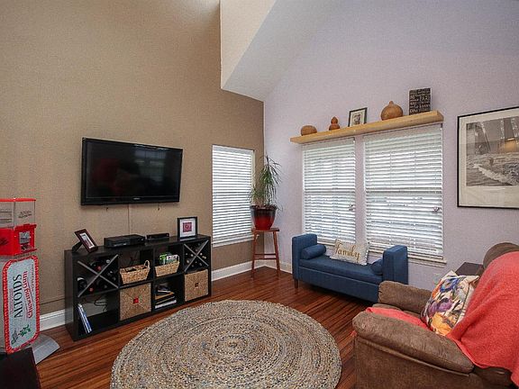 5th image of 1012 Taft Drive
