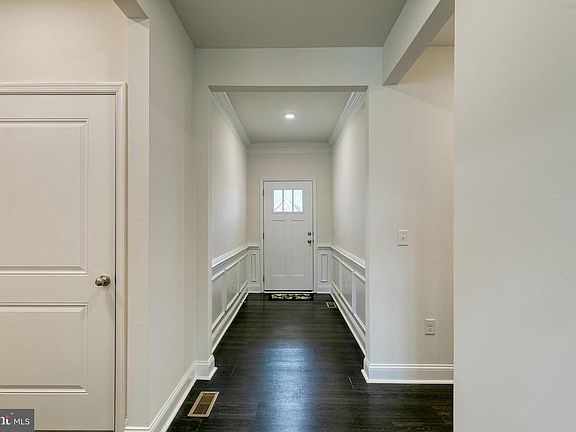 5th image of 103 Old Oaks Ct