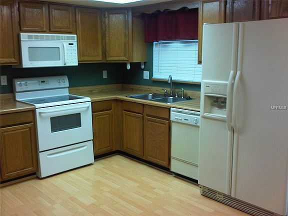 3rd image of 180 Earl St