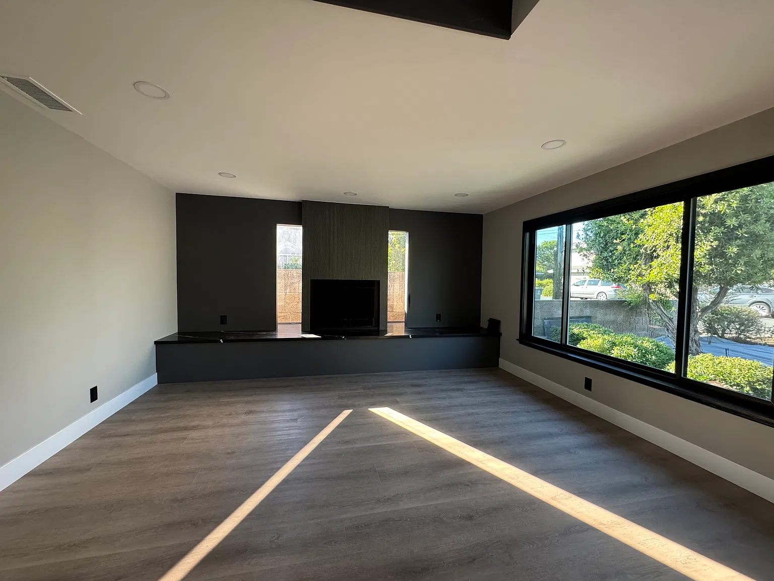 3 bed, 1300 sqft, $5,895 — Photo 2