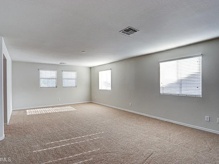 6328 W Victory Way — Photo 7