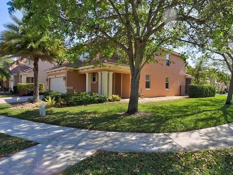 5888 SE Crooked Oak Ave — Photo 2