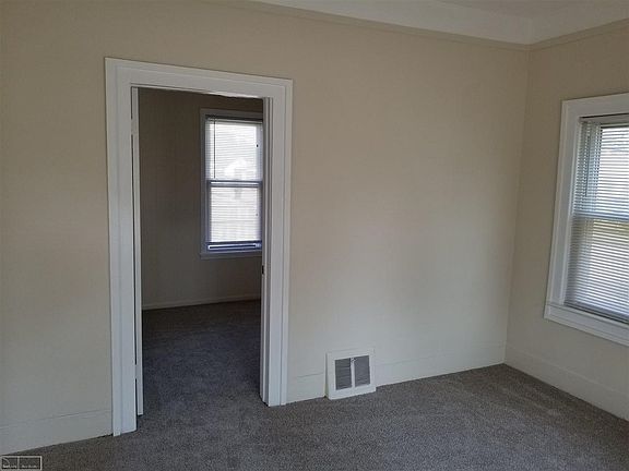 4th image of 16351 Curtis St