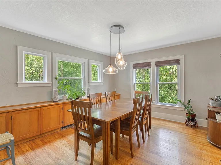 562 Buckingham Ave — Photo 10