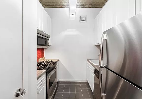 4th image of 117 Beekman St #2C