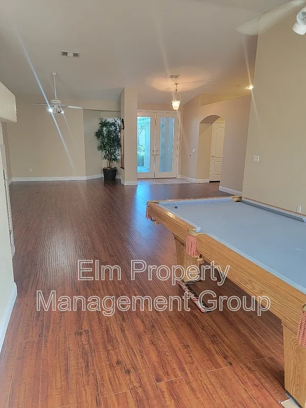 3 bed, 2.5 bath, 2708 sqft, $2,990 — Photo 4