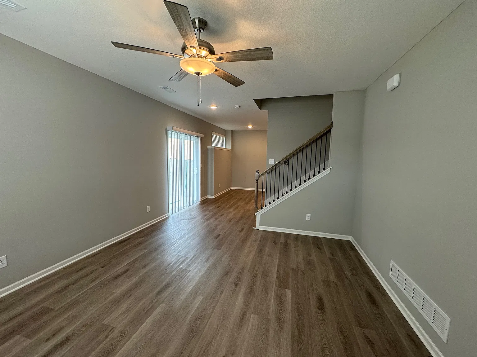 3 bed, 2.5 bath, 1382 sqft, $1,875 — Photo 2