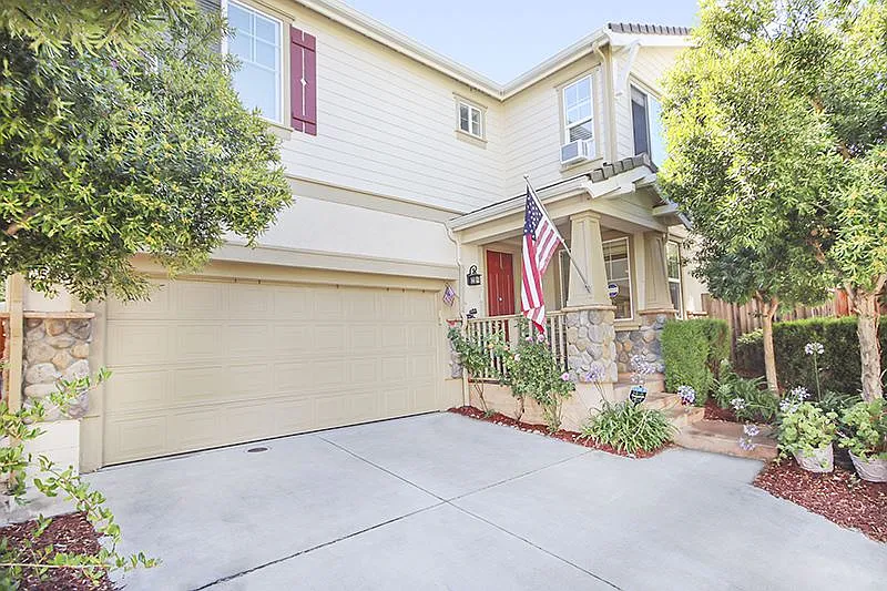59 Riverstone Cmn photo 1