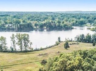 1 Edgemont Dr, Howell, MI 48855
